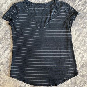lululemon love tee v